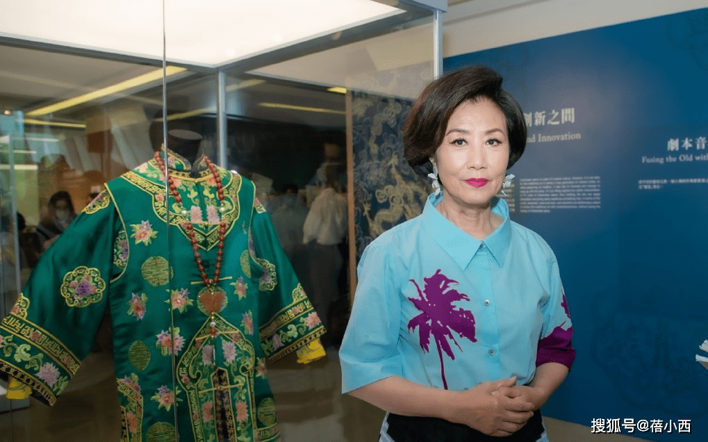 活动|汪明荃73岁又怎样？穿搭、发型、妆容都精致，气质在不用刻意扮嫩