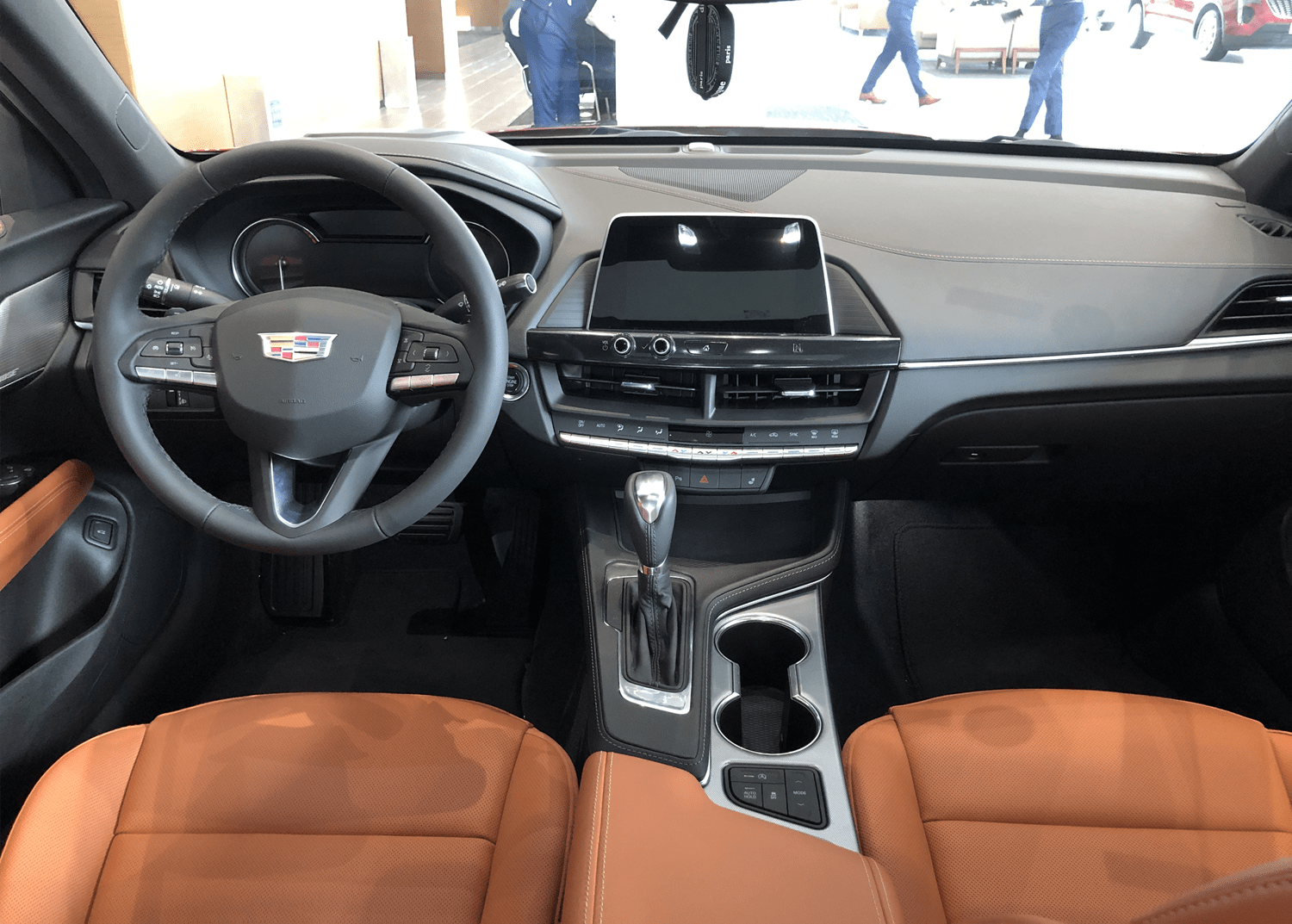 探店丨凯迪拉克ct4车长接近48米空间没有飞度大