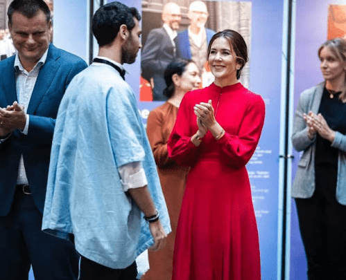 梅根|丹麦王储妃三天三套造型,红裙惊艳蓝裙高贵,曾撞衫梅根气场全开