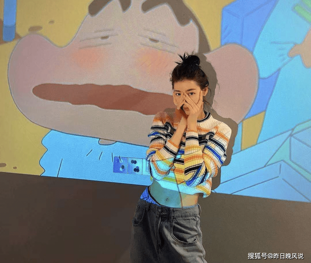 设计|欧阳娜娜终于转变路线，走御姐风撞衫迪丽热巴，两人气质不相上下