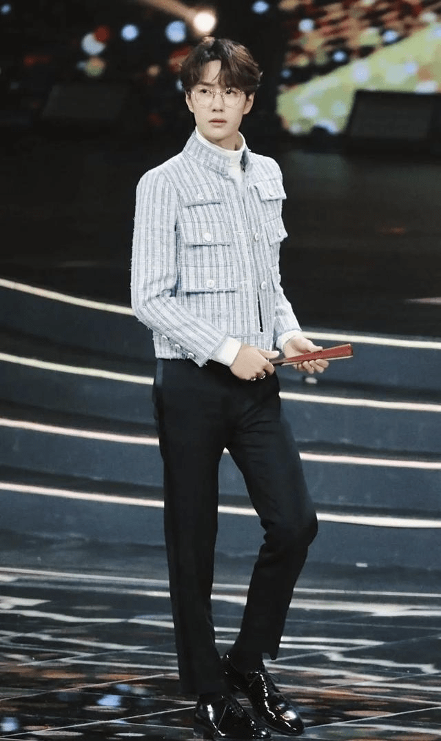 显得|当男星穿“女装”成时尚风潮,并非所有人都很娘,看王一博就知道