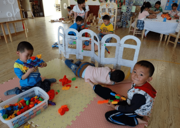 家长|公立幼儿园还是私立幼儿园，家长难以抉择，两者结合或许皆大欢喜