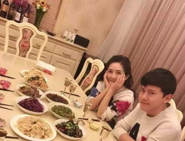 独栋|走进谢娜张杰的家，住着复式的独栋小别墅，平时谢娜还亲自通马桶