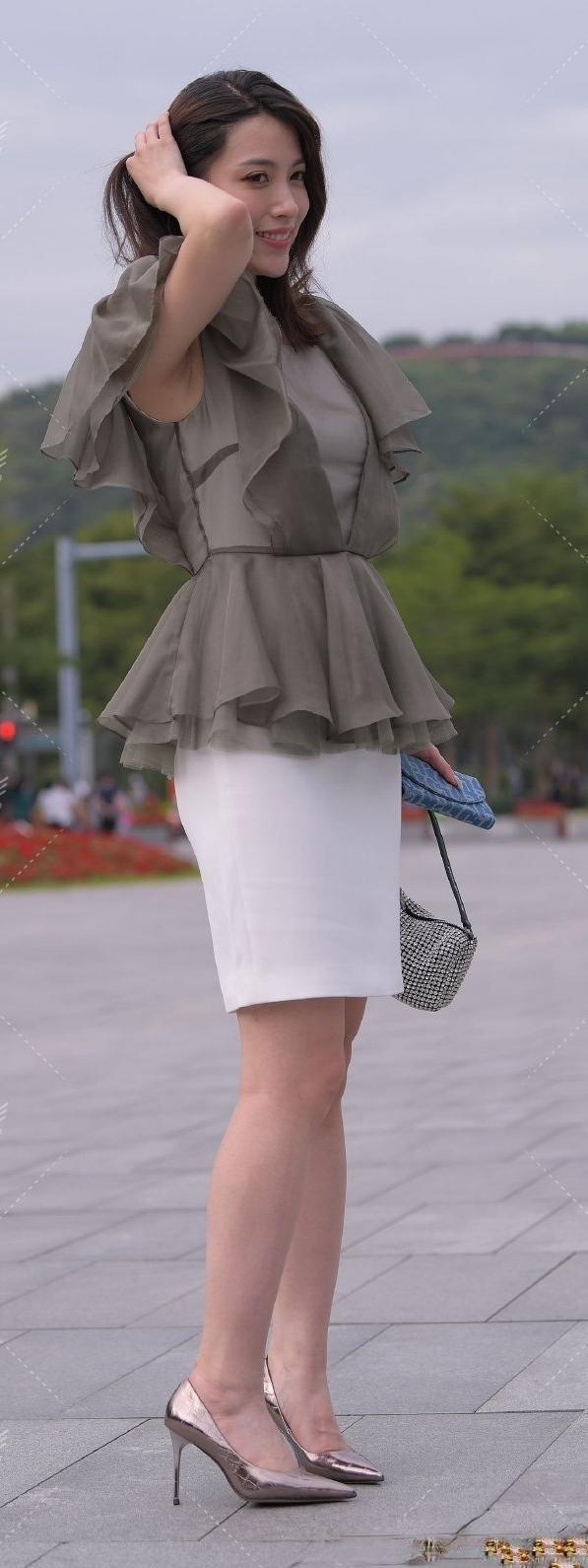 显得|潮流个性的连衣裙穿搭彰显一丝活力，美出了优雅感，时尚大方