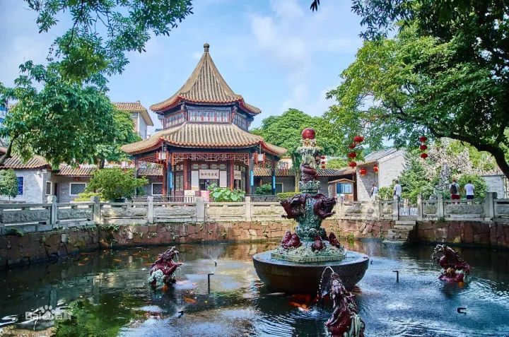 清晖园：广东四大名园之一，砖雕和彩色玻璃尤为漂亮