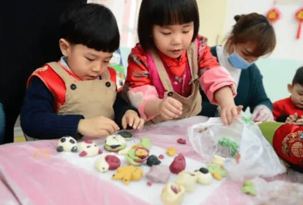 因为|幼儿园群内发午餐照，家长眼尖发现问题，直接找园长讨说法