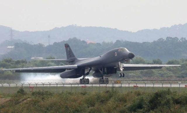 世界战斗机排行榜_若服役必会排名世界第一!航程一万4千公里!可携带30吨弹药