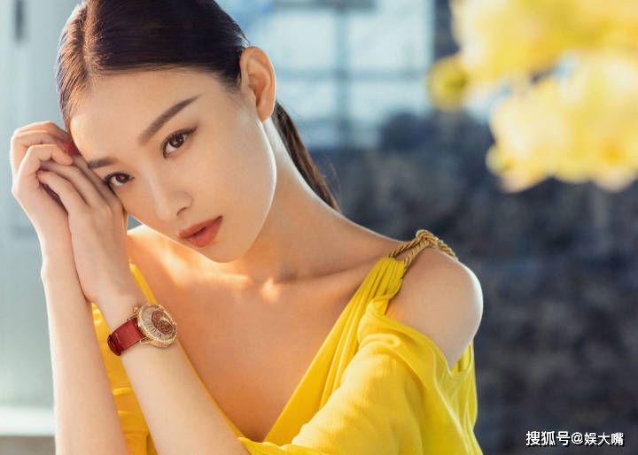 张天|女星礼服撞衫大比拼：张天爱身材太魔鬼，倪妮是大家的“克星”！