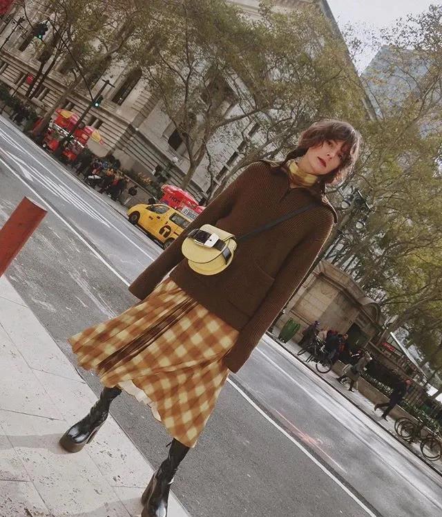 显得|真正高级的女人，秋冬从来不穿这3种“衣服”，廉价低级还掉价