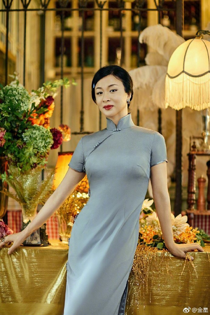 凹凸|金星穿旗袍秀美丽身材，凹凸有致尽显女人风采，网友：颜值进化了