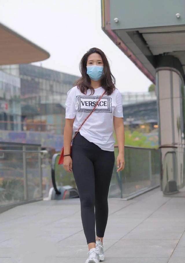 玲珑|年轻自信的打底裤穿搭随心又时髦，打造迷人的玲珑曲线，潮酷十足