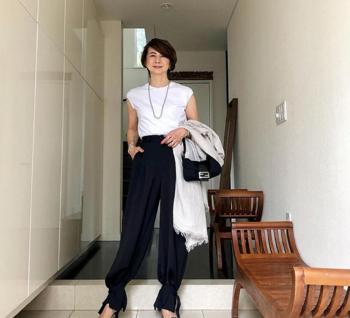 图案|女人过了45岁，夏天穿T恤记住“三不要”，容易显老还没气质