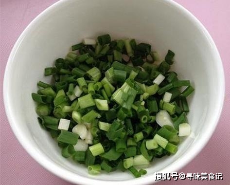 食材|孩子早餐就爱吃腊肠燕麦鸡蛋饼，食材丰富营养全面，好吃不上火