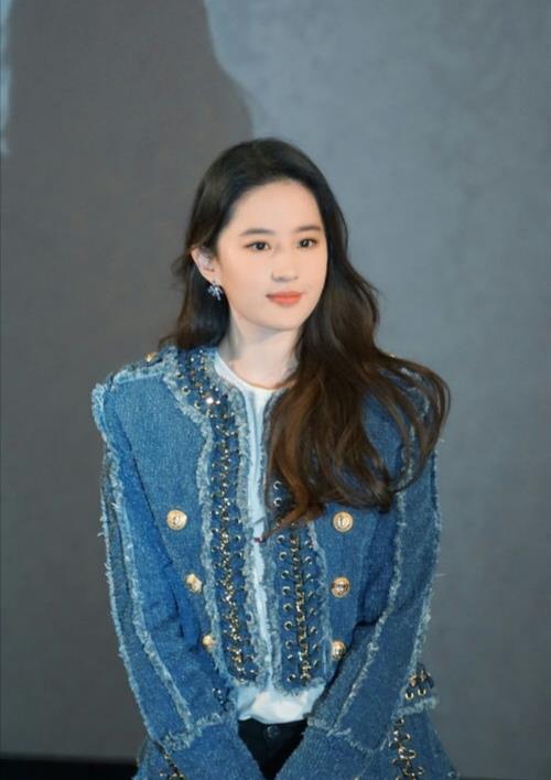 卷发|你适不适合有“刘海”？看这3点就对了，留错显老还没气质