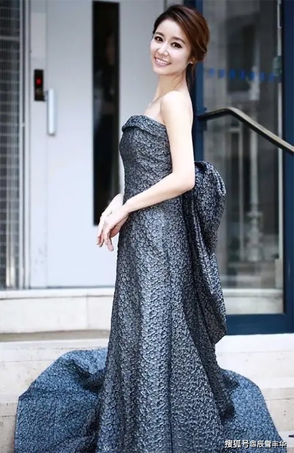 黑色|林心如气质真挺好的，黑色“礼服裙”轻松驾驭，美得高级又显身材