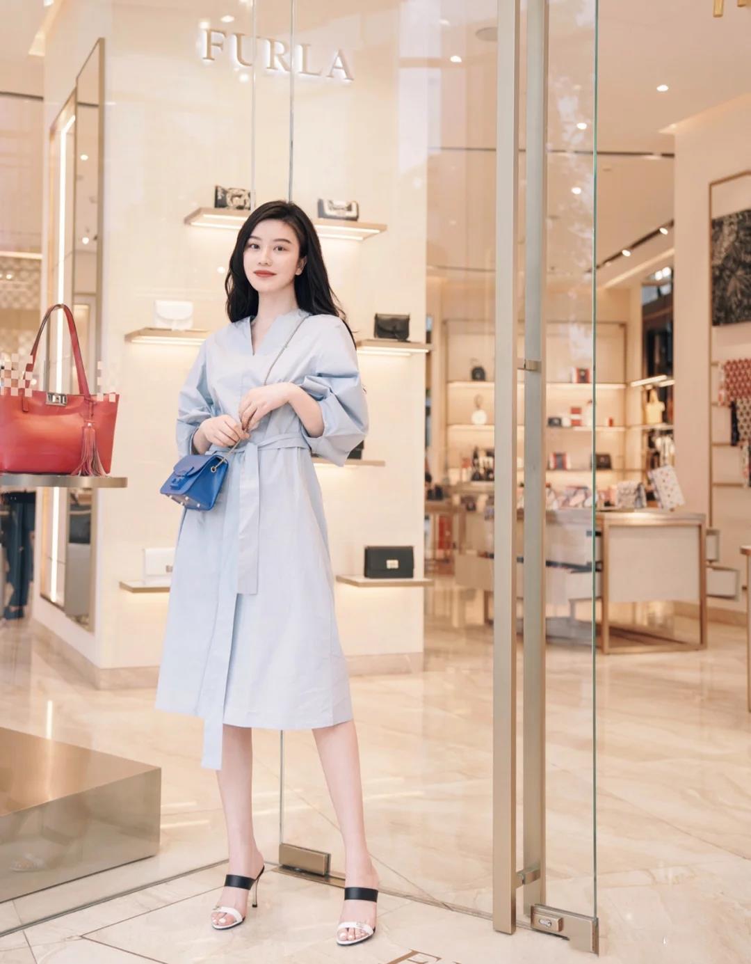 配饰|开春穿“连衣裙”真美，但是找对了“风格”才能穿得更加吸睛迷人