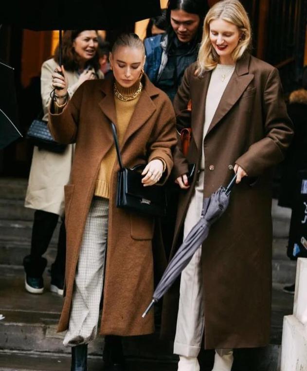 黑色|三木又把“驼色大衣”带火了,这样来搭,时髦保暖又显贵,真美