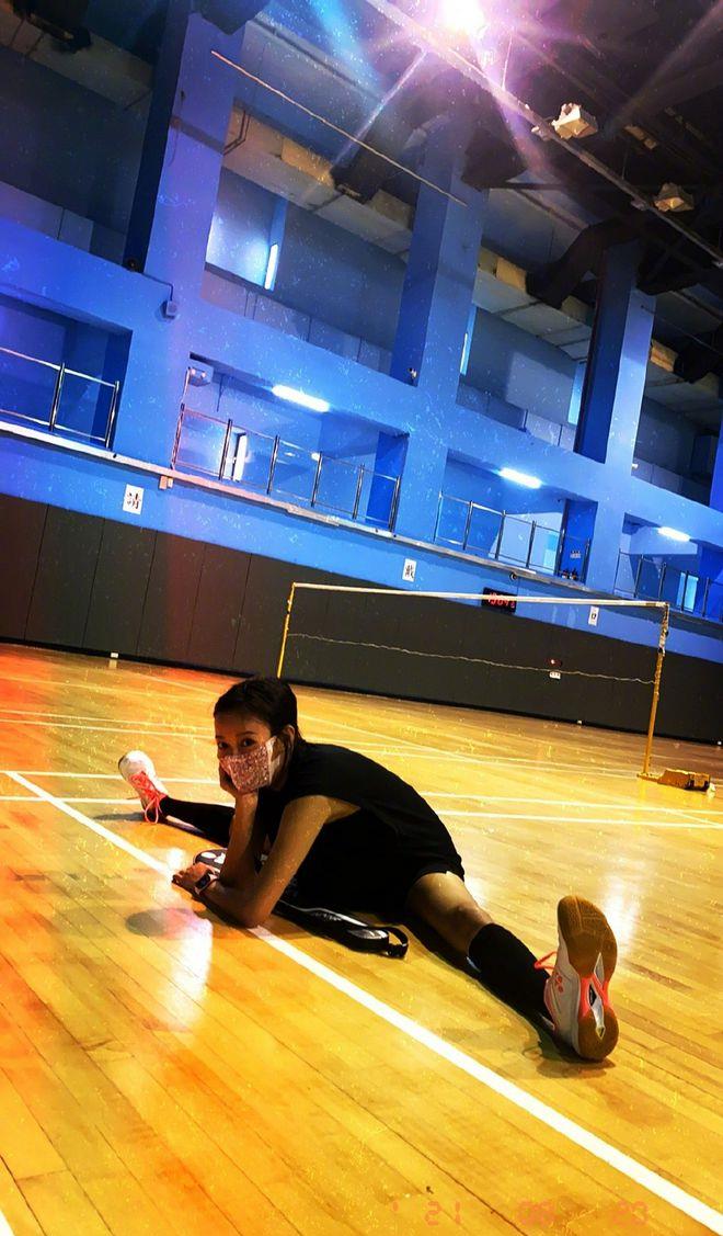 小初|最强孕妇！38岁陈意涵挺二胎孕肚轻松做一字马