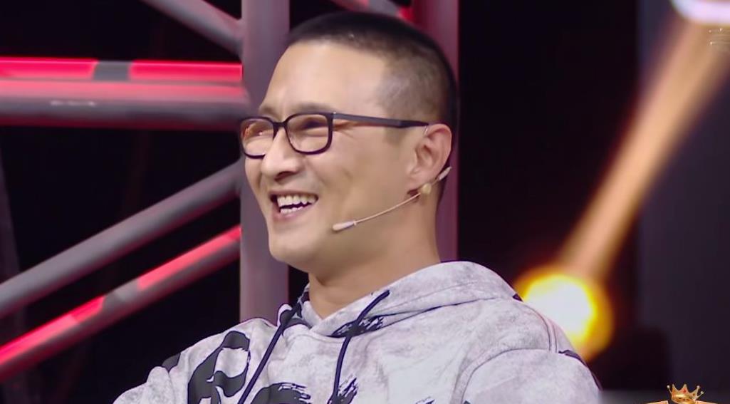 时代|张靓颖发文内涵《王牌》镜头被删减，又想捧新人，又不敢得罪汪峰