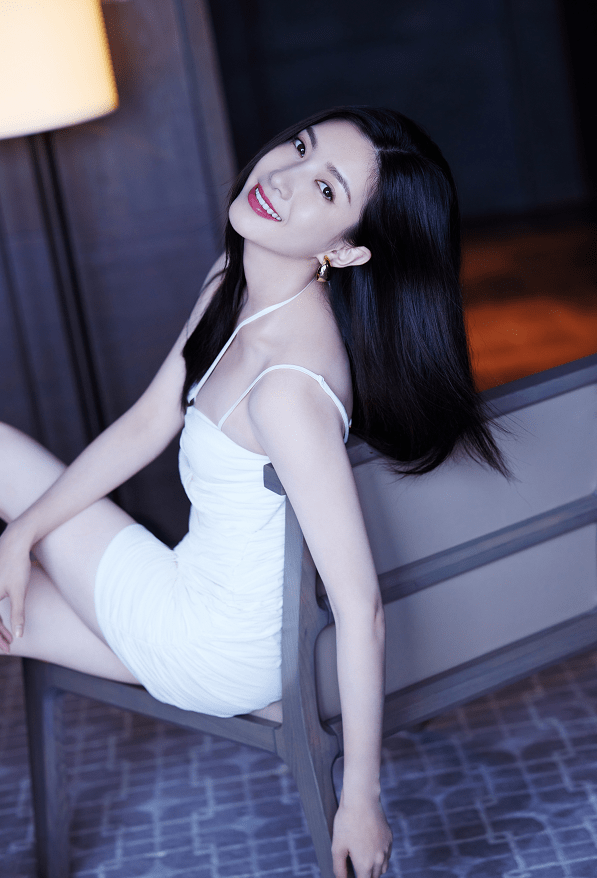 年龄段|江疏影虽然比关晓彤大11岁，但同框也无压力，青春与熟女都很美