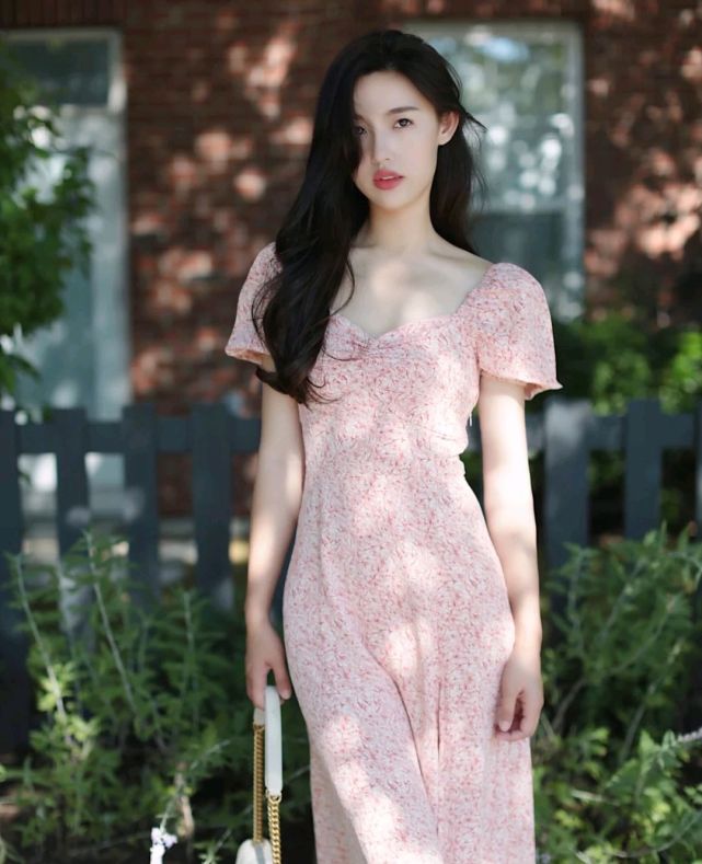 黑色|温柔浪漫简单干净的穿搭，可以把自身的魅力呈现出来，谁穿谁优雅