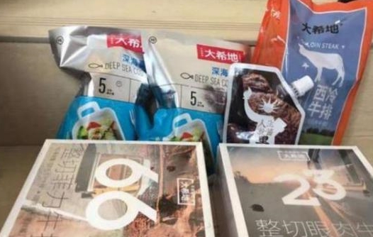 程度|汪小菲带女儿吃早餐,豪华程度“亮瞎”网友:贫穷限制我的想象!