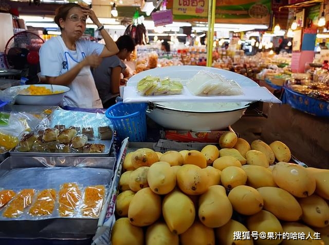 100元在泰国能享受到多少美食呢？泰国老板：就怕你的胃装不下