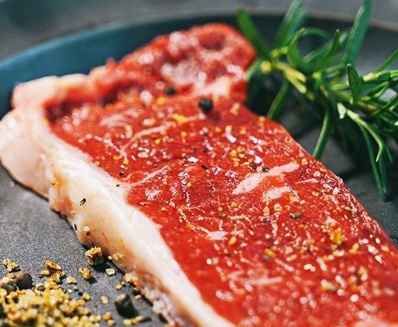 程度|汪小菲带女儿吃早餐,豪华程度“亮瞎”网友:贫穷限制我的想象!