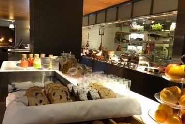 程度|汪小菲带女儿吃早餐,豪华程度“亮瞎”网友:贫穷限制我的想象!