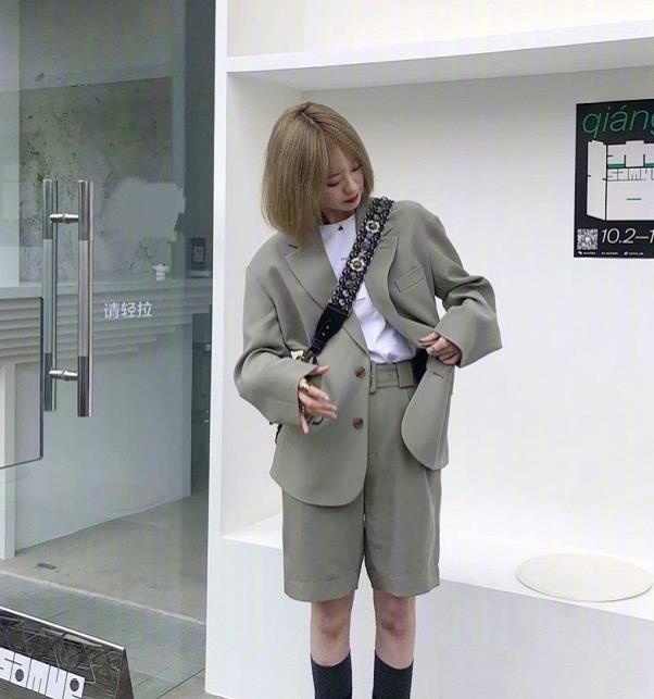 身材|春季百搭小西服，搭配简约更有气质，矮个子妹子也能驾驭