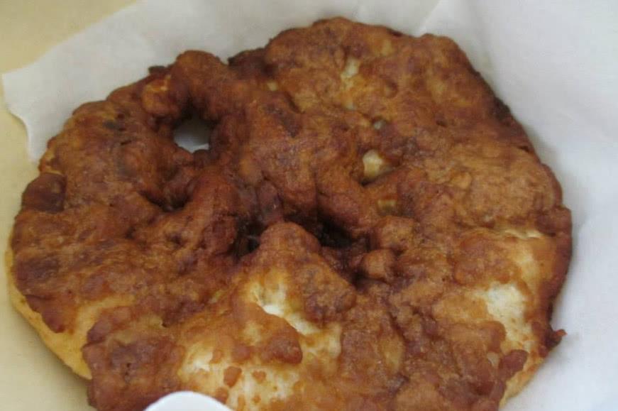 因为|老北京人早餐爱吃“一套”,烧饼夹油饼,配碗豆腐脑还不到10元