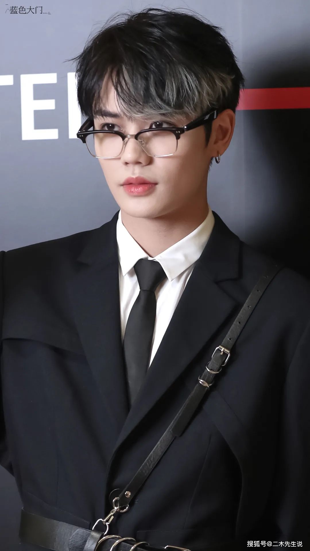 娱乐圈斯文败类的优雅男生们,如何用痞帅征服女性观众_气质