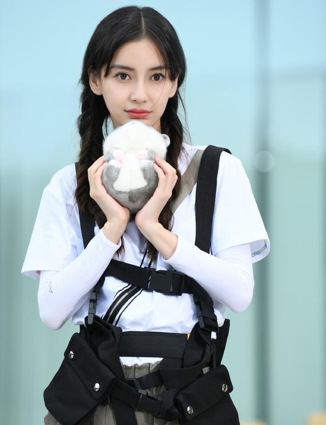 头皮|这三位女明星的发量可以排在娱乐圈前三了，妹子们羡慕吗？