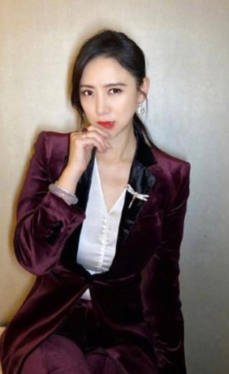 女人怎么才能成熟稳重 5c553a565a03467694ff41898c85339e.jpeg