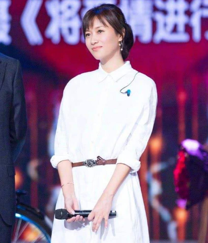 发型|徐静蕾新造型跑偏了，从文艺女神到时尚辣妹，隔着一个发型的距离