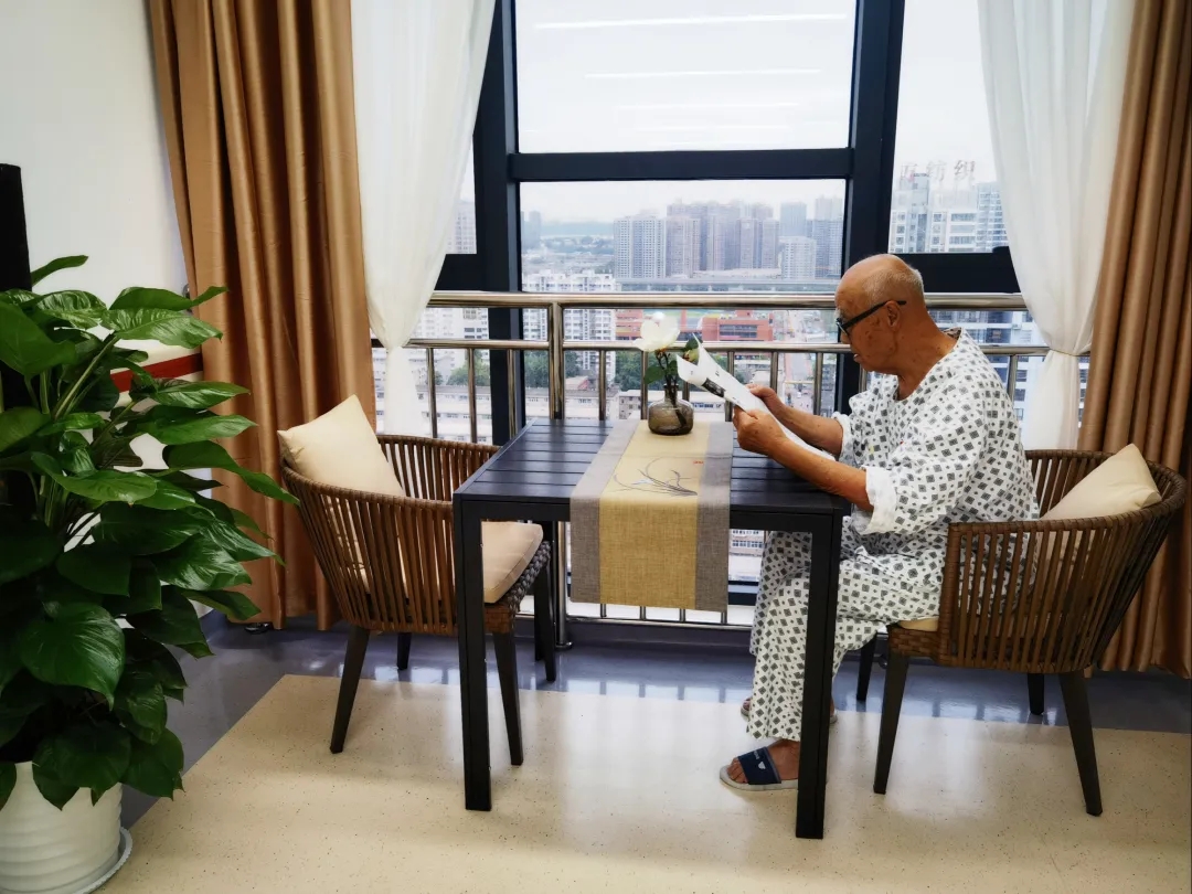 病房|咸阳市中心医院：病房里也有“诗和远方”