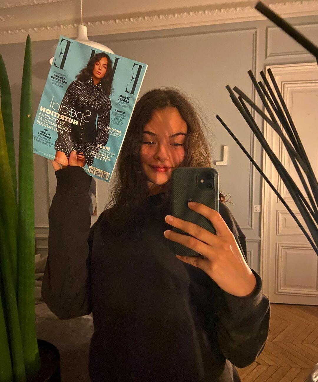 超越|莫妮卡贝鲁奇女儿终于出道了，日常穿出时尚小辣妹，无法超越妈妈