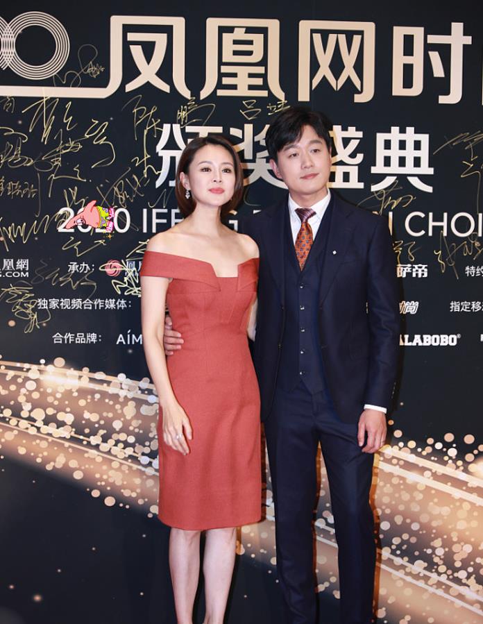 连体|关悦好大胆，穿红裙显迷人风情，身材好太吸引人，真给佟大为长脸