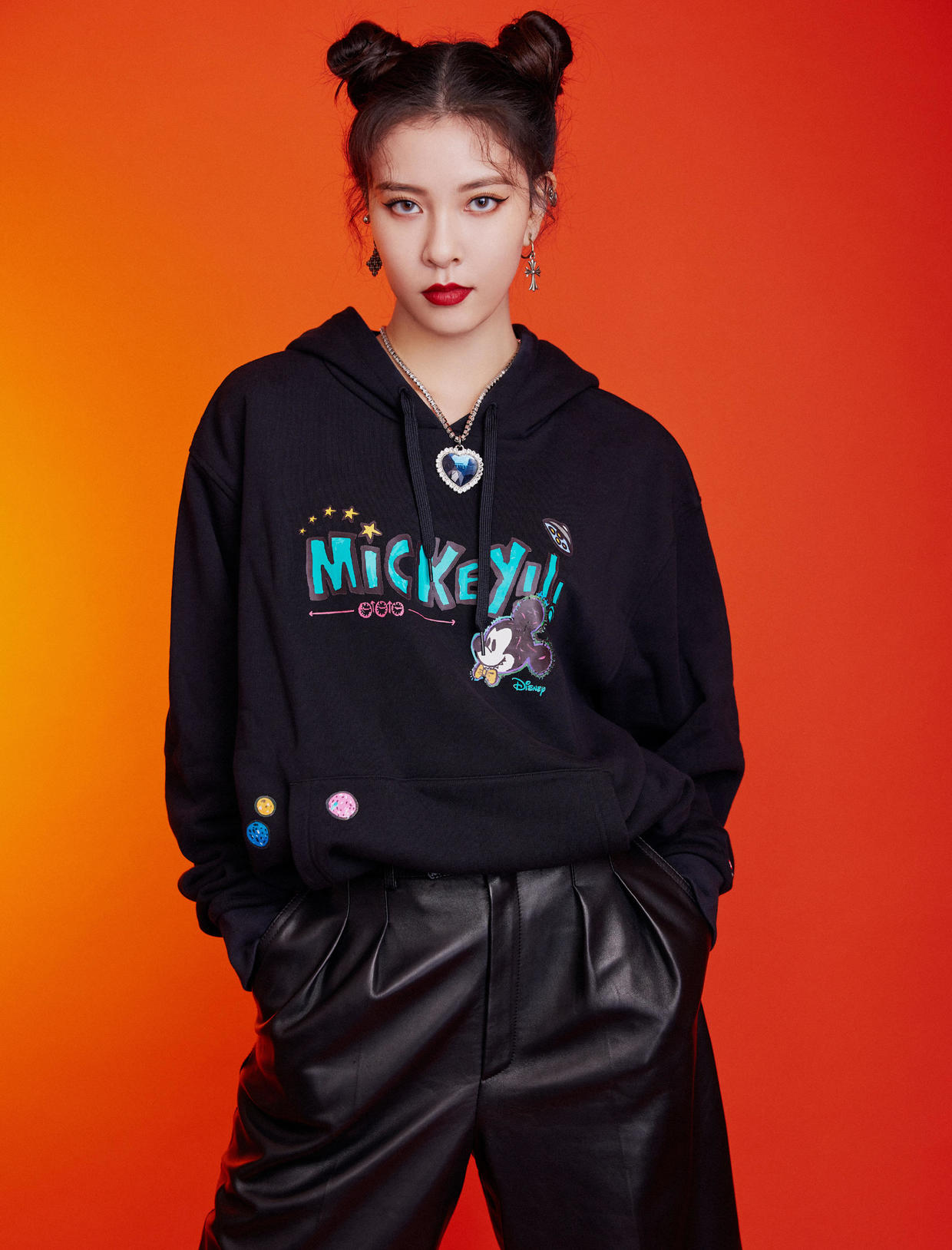 卫衣|宋妍霏的机场穿搭绝了，把西服穿出新了花样，美出新高度，超好看