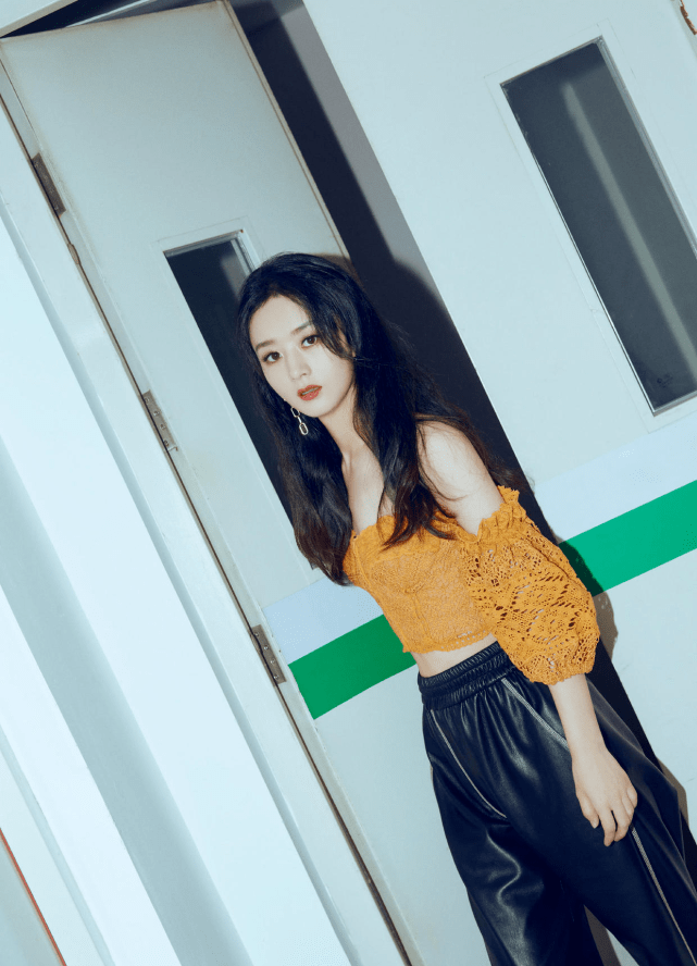 赵丽颖|入秋的鞋子贵在百搭！马丁靴的7种基础LOOK，不会穿的人照搬无误