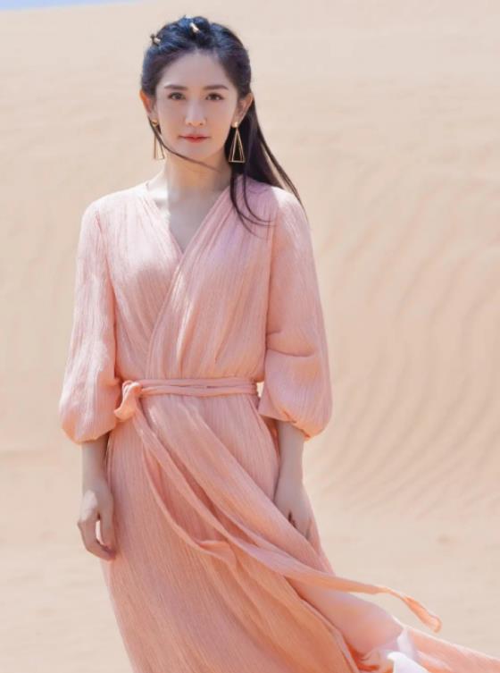 裙子|谢娜太会“扮嫩”，穿泡泡袖公主裙藏肉又减龄，与李诞同框似父女