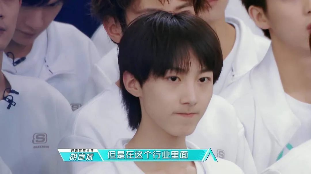 素人|穿女仆装、说蔡徐坤是“回锅肉”、骂素人，男爱豆为了红费尽心思