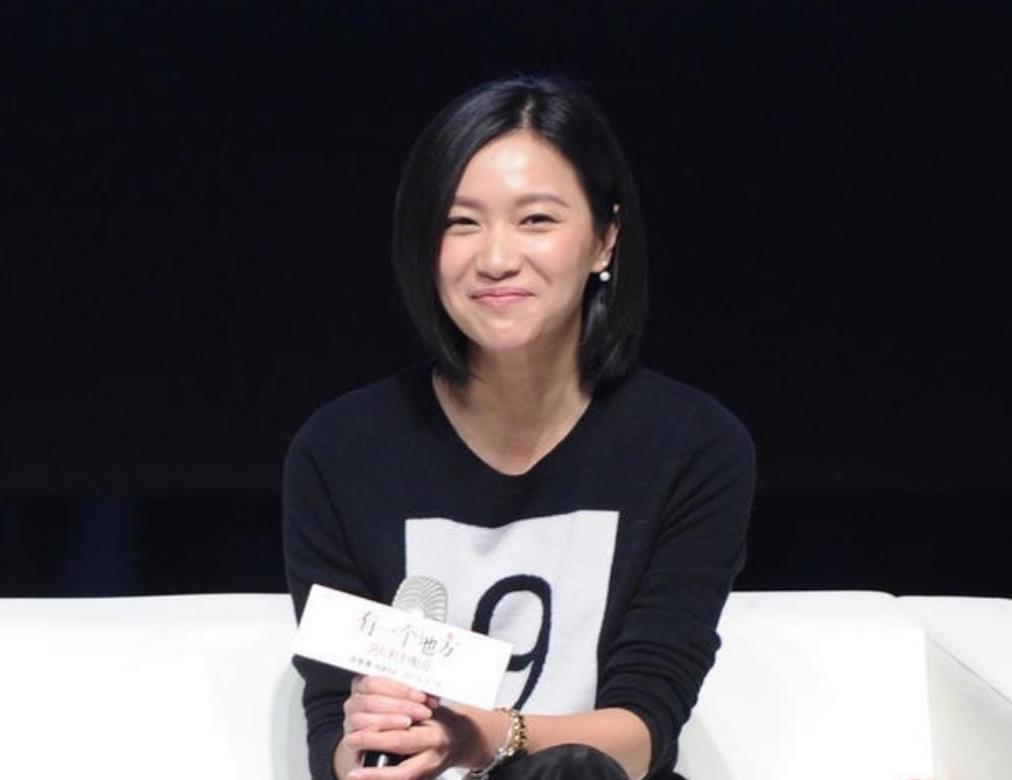 发型|徐静蕾新造型跑偏了，从文艺女神到时尚辣妹，隔着一个发型的距离