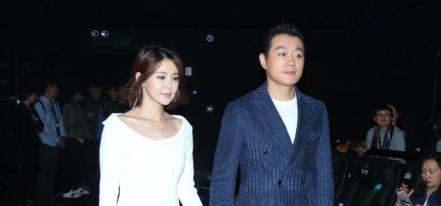 连体|关悦好大胆，穿红裙显迷人风情，身材好太吸引人，真给佟大为长脸