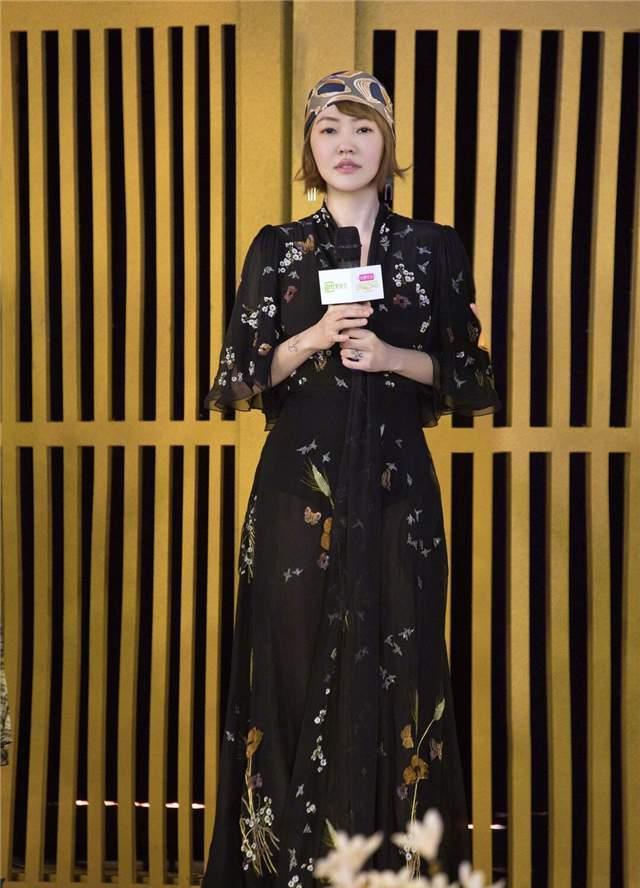 身材|小S 穿搭了得，与14岁女儿同框像姐妹，她的穿搭技巧时尚又减龄