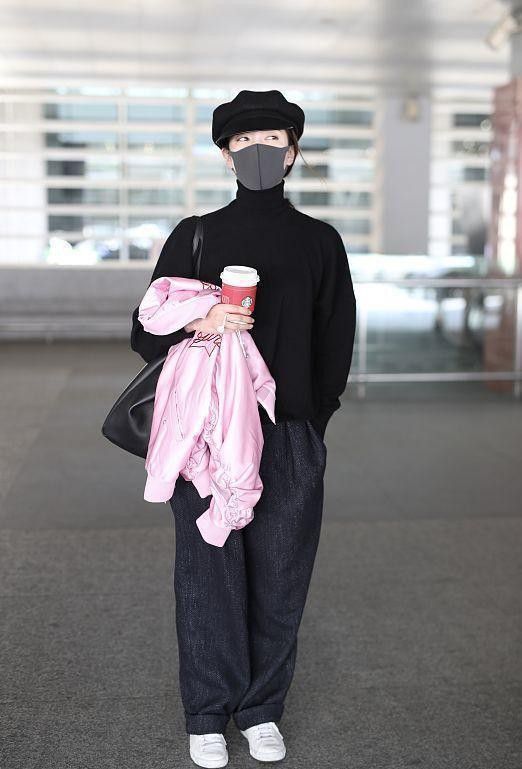 上半身|女明星的气质真不一般，江疏影简单搭配阔腿裤，清纯又时尚