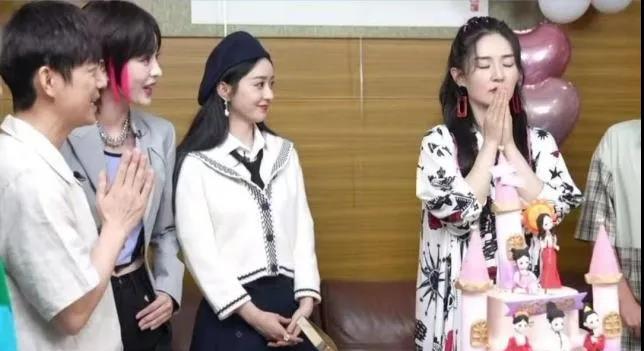 后首|谢娜生二胎后首露面：感谢赵丽颖，有种姐妹情叫做大哥二弟