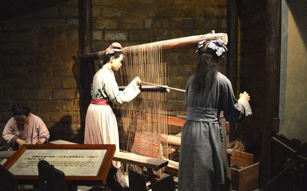 古时候没有电,生活不比如今,那天黑后人们都在干啥?_古代