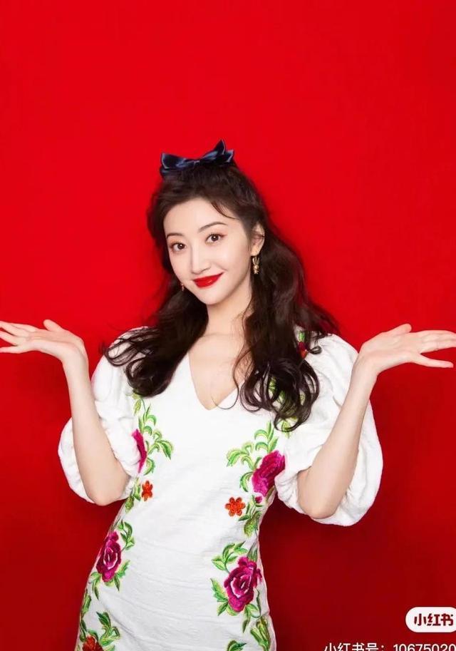 白女士|欧阳娜娜值3w的名媛标配，扒家底竟是ZARA的伪豪门姐妹？