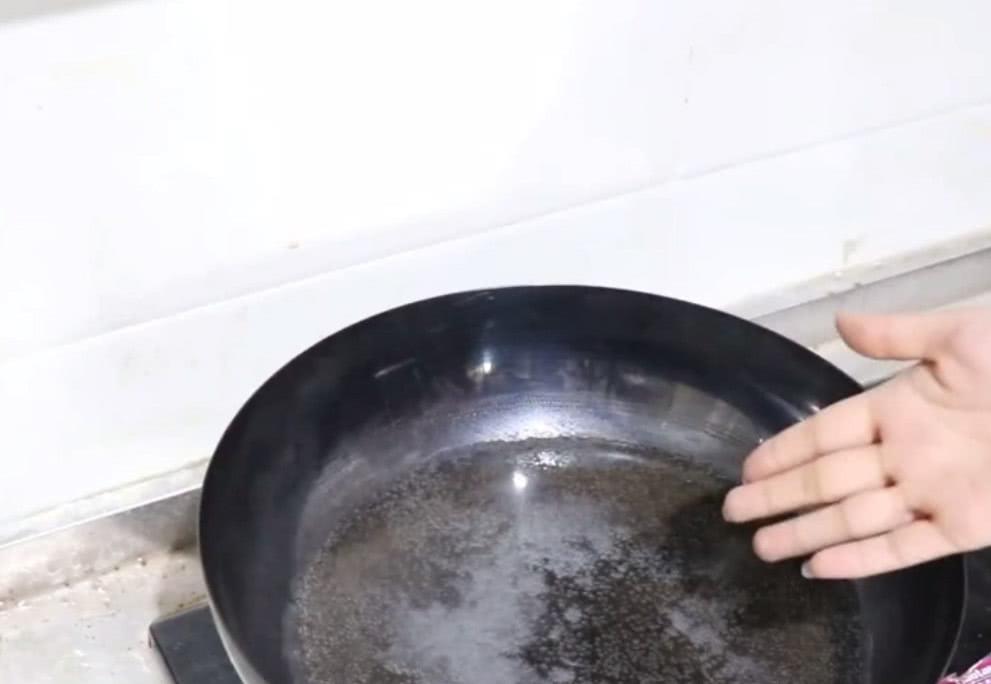 下锅|荷包蛋下锅用热水好还是温水好？大多数人都煮错，难怪会破损